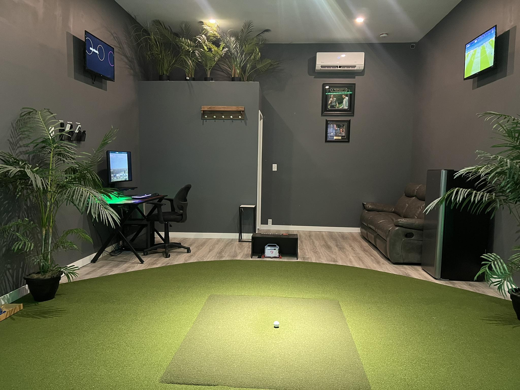 Picture of Bay 2 at Happy Place Indoor Golf